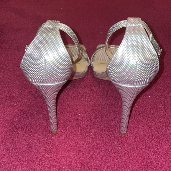 Silver heels (Ann Michelle) - Picture 6 of 7